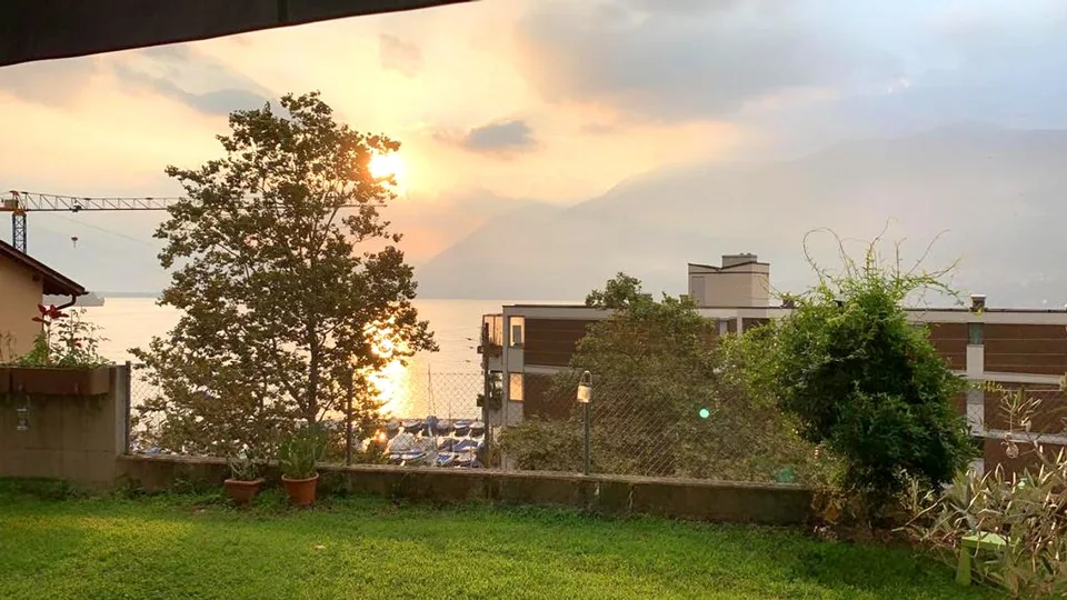 Geräumiges 5,5-Zi-Wohnung mit Garten und Terrasse mit Seeblick in Brissago