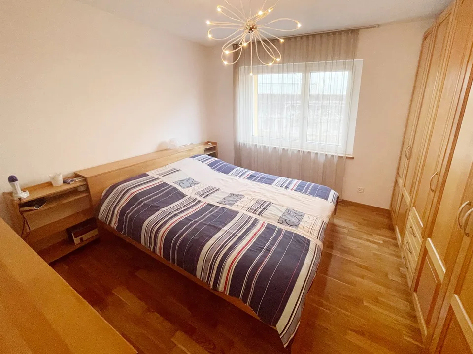 Vollständig renoviertes Haus 4,5 mit großem Garten und weitläufigem Grundstück