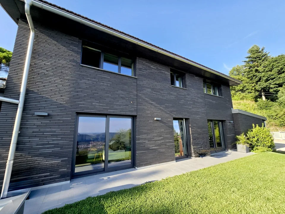 Villa de luxe 4,5 avec jardin, potager et vue dégagée.