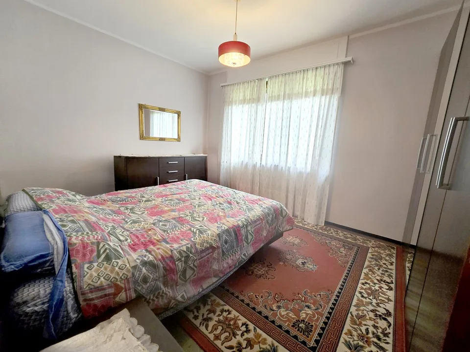 Schöne Doppelhaushälfte 3,5 und 2,5 Zimmer mit Garten renoviert