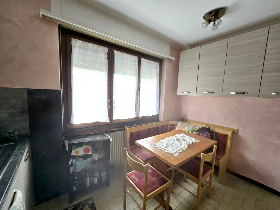 Schöne Doppelhaushälfte 3,5 und 2,5 Zimmer mit Garten renoviert