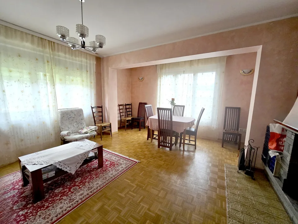 Schöne Doppelhaushälfte 3,5 und 2,5 Zimmer mit Garten renoviert