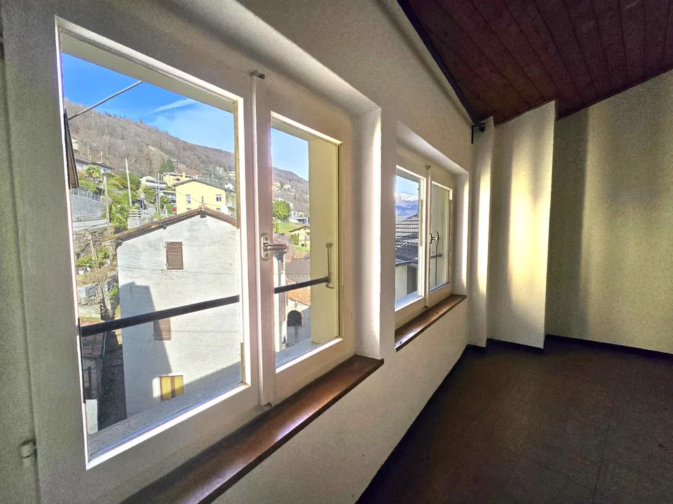 Maison de noyau charmante à rénover 7,5 avec un grand potentiel.