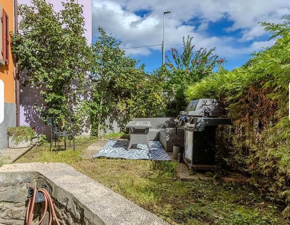Maison de nucléa rénovée unique avec jardin, grotte et mansarde.
