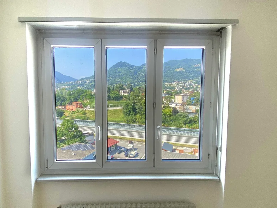 Schönes geräumiges 3,5-Zimmer-Wohnung mit Panoramaterrasse