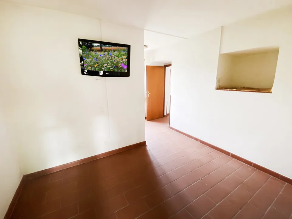 Tessiner Haus aus dem 15. Jahrhundert mit 15 Räumen und Entwicklungspotenzial