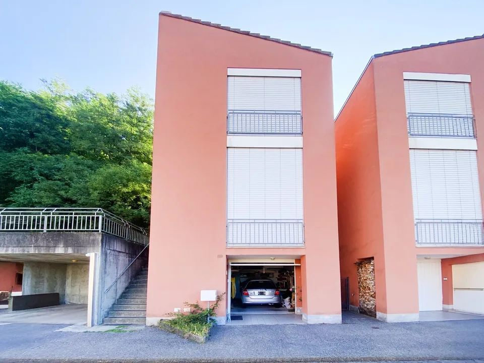 Semi-detached house with 4.5 rooms, garden and duplex living room