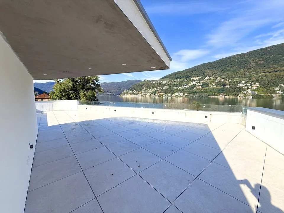 Prästigiosa Villa 4,5 mit Seeblick und Dachterrasse sowie privatem Bootsliegeplatz