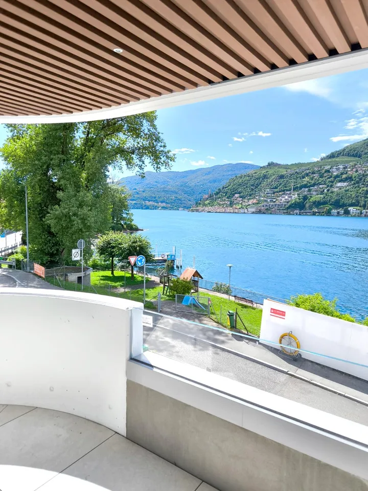 Prästigiosa Villa 4,5 mit Seeblick und Dachterrasse sowie privatem Bootsliegeplatz