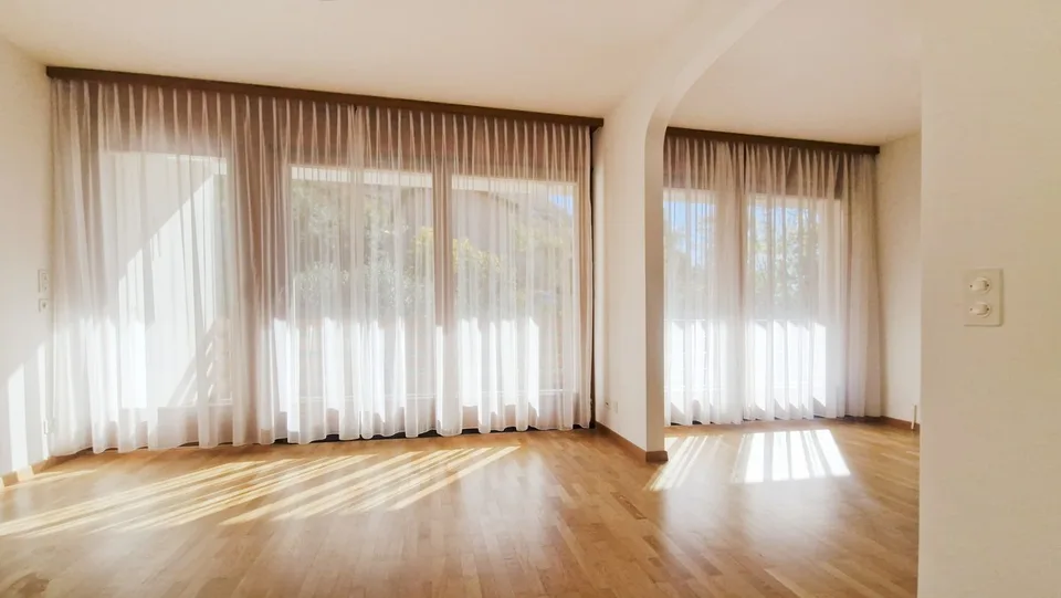 Schönes Haus 5,5 mit wunderschöner Wohnzone und großem Garten.