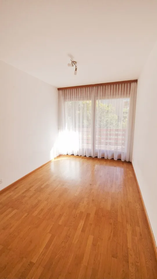 Schönes Haus 5,5 mit wunderschöner Wohnzone und großem Garten.