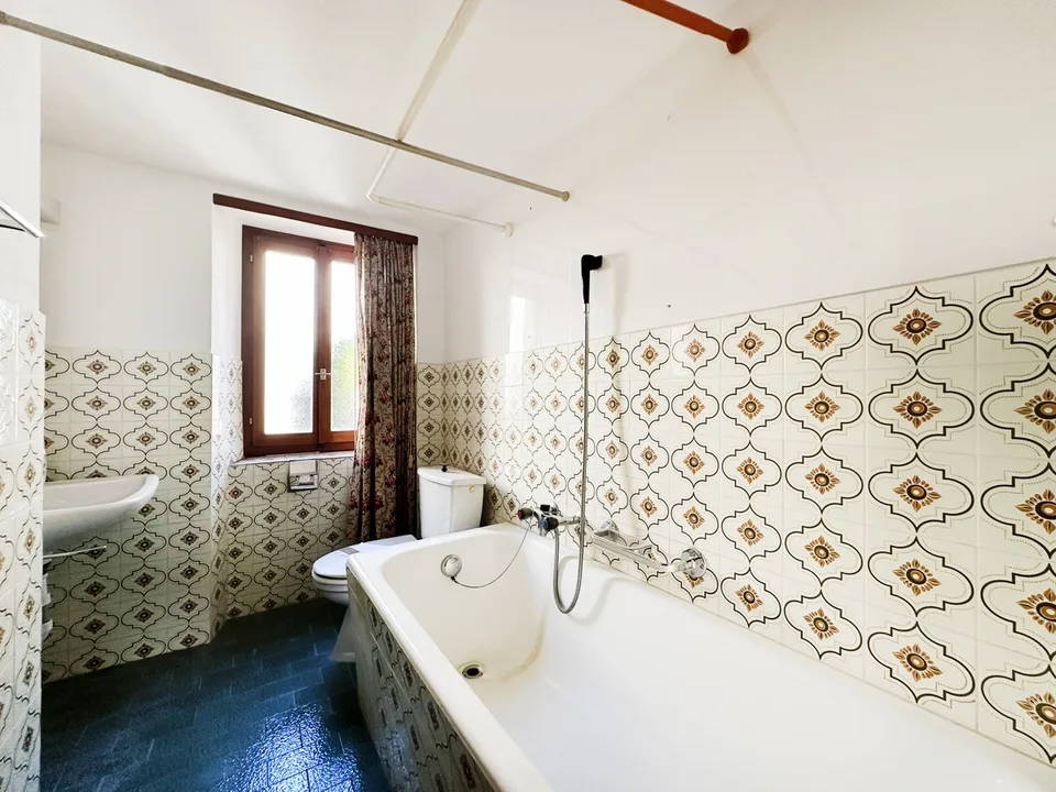 Affascinante casa bifamiliare ticinese da riattare con due unità 3,5
