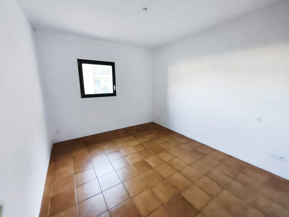 Intéressante maison bifamiliale de deux 3,5 pièces avec jardin à proximité du centre
