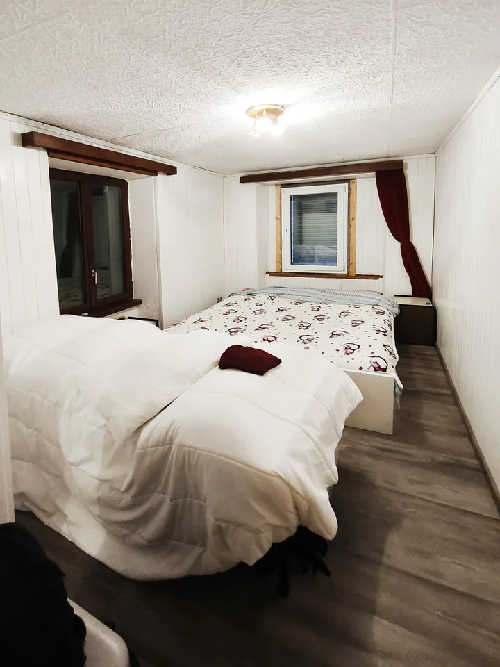 Zweifamilienhaus mit zwei Wohnungen und Lagerfläche