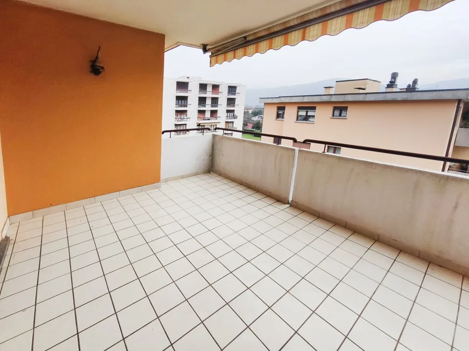 Letztes Stockwerk 4,5 renoviert mit Terrassen und Blick auf den See