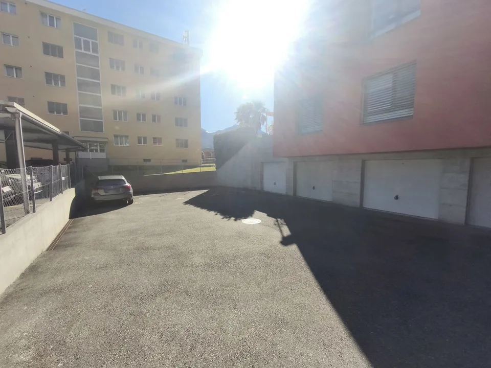Helles 2,5-Zimmer-Wohnung mit bewohnbarem Terrazzo in ruhiger Grünzone