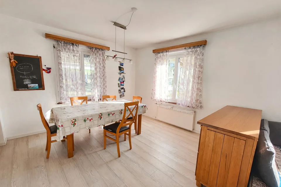 Schöne 5,5-Zimmer-Villa mit großem Garten und Grotte mit Kamin