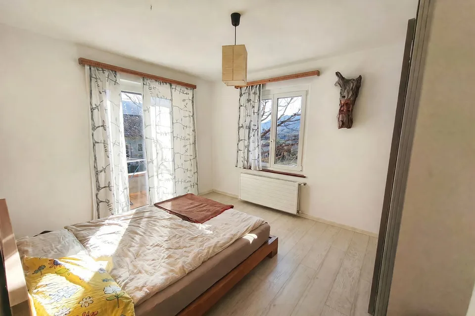 Schöne 5,5-Zimmer-Villa mit großem Garten und Grotte mit Kamin