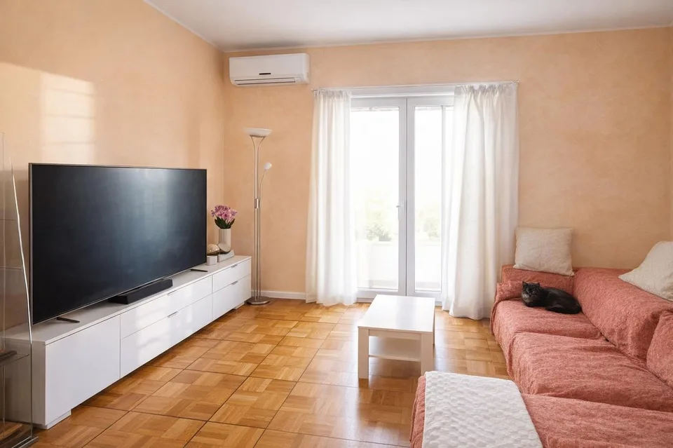 Bifamilienhaus 4,5 und 4,5 mit Garten, drei Terrassen und großer Dachboden.