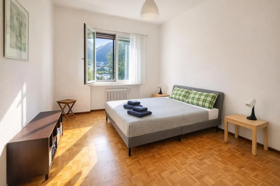 Appartement mit 7 Zimmern renoviert mit großen Räumen und Balkonen