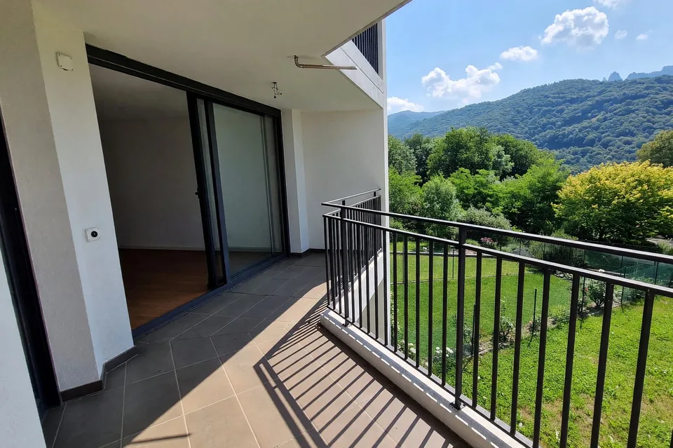Einfamilienhaus 5,5 Zimmer mit Terrasse und Seeblick sowie Garten in Lopagno