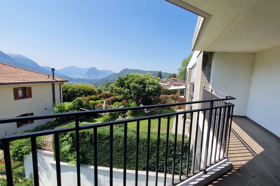 Einfamilienhaus 5,5 Zimmer mit Terrasse und Seeblick sowie Garten in Lopagno