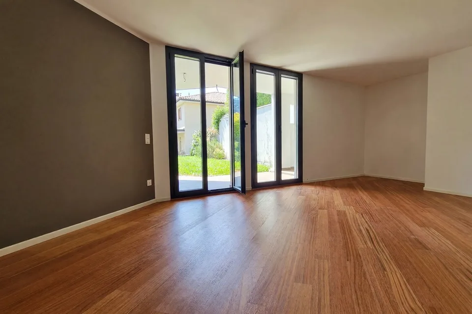 Einfamilienhaus 5,5 Zimmer mit Terrasse und Seeblick sowie Garten in Lopagno
