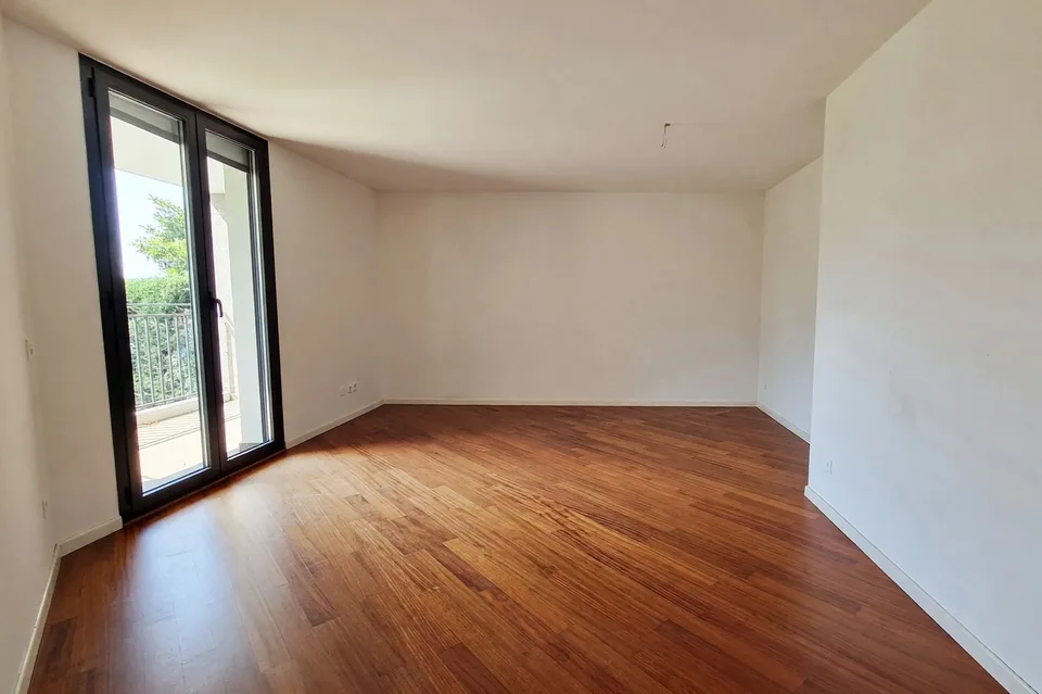 Einfamilienhaus 5,5 Zimmer mit Terrasse und Seeblick sowie Garten in Lopagno