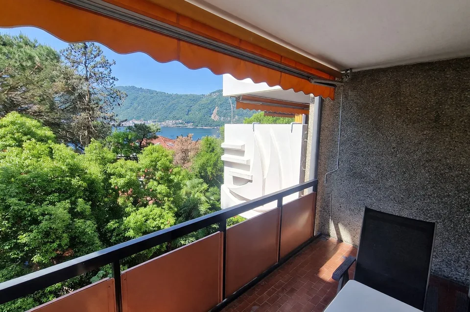 Bellissimo 2,5 locali con terrazza vista lago in residence di vacanza