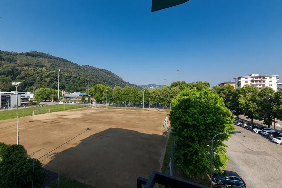 Geräumige 4,5-Zimmer-Wohnung mit zwei Terrassen, schöner Aussicht und Wohnküche