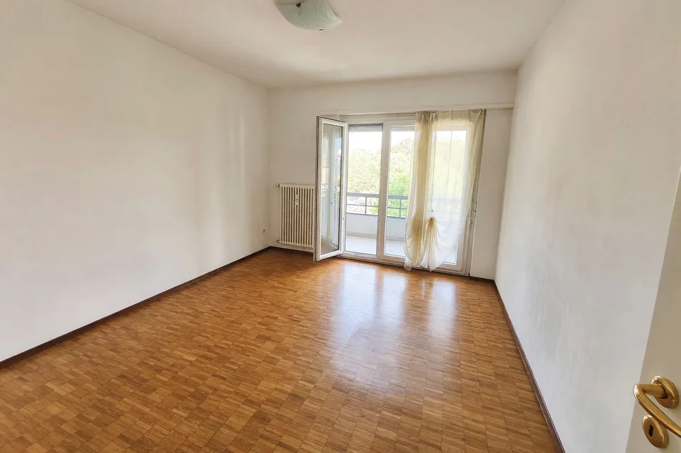Geräumige 4,5-Zimmer-Wohnung mit zwei Terrassen, schöner Aussicht und Wohnküche