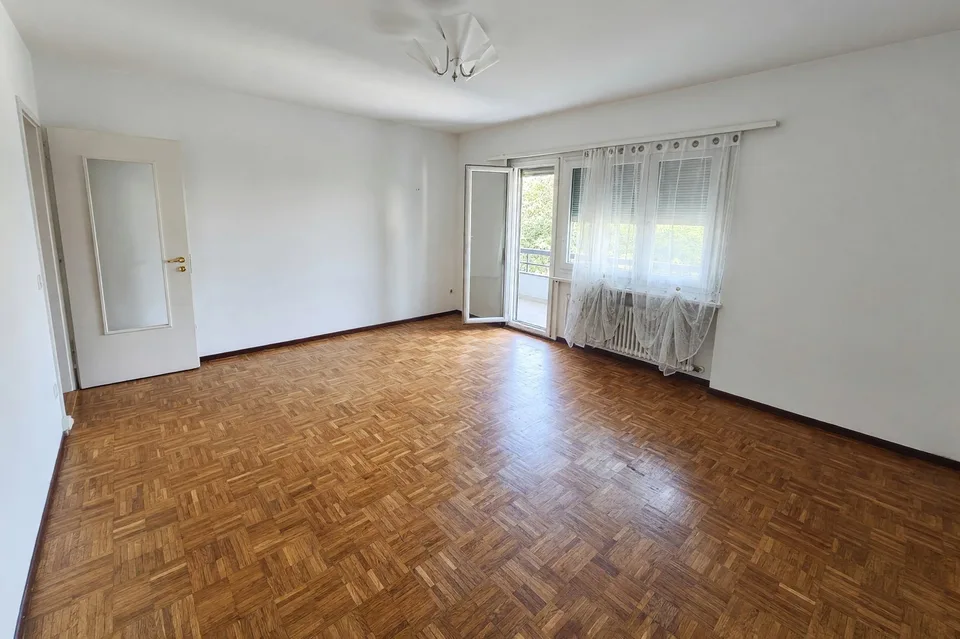 Geräumige 4,5-Zimmer-Wohnung mit zwei Terrassen, schöner Aussicht und Wohnküche