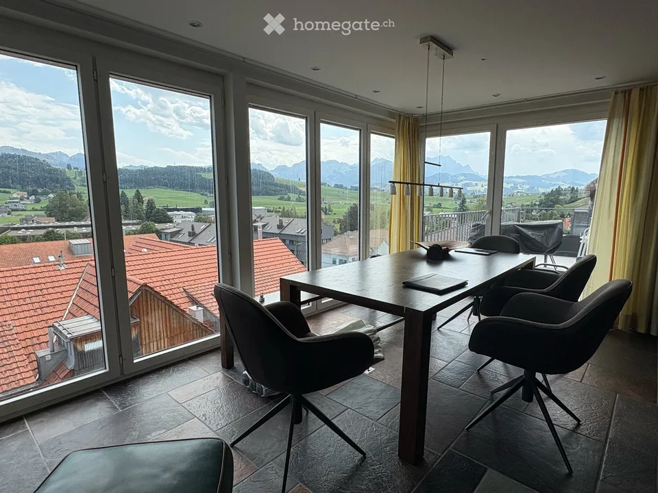 Exklusive Wohnung mit Panoramablick auf Alpstein & Säntis und privatem Garten