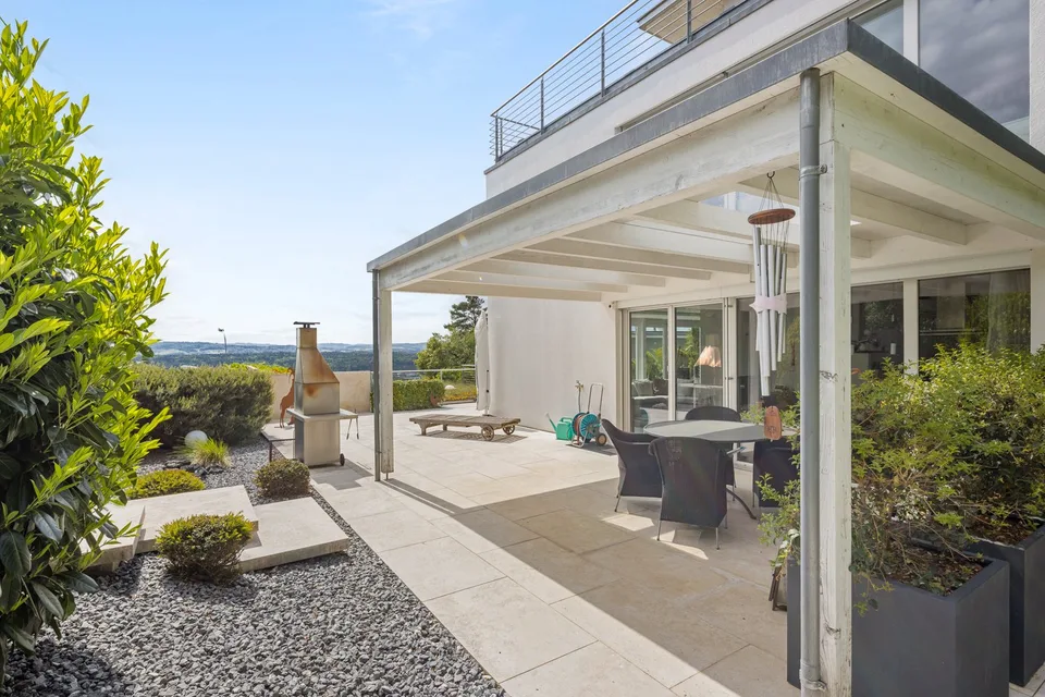 Dream home with unobstructable views and large terrace
