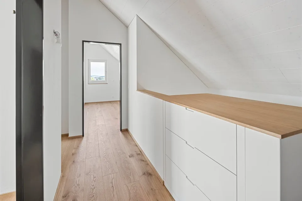 Construction neuve prête à être occupée : vie moderne et énergie efficace