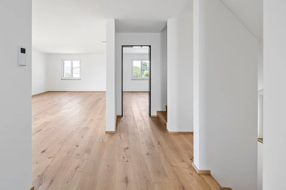 Construction neuve prête à être occupée : vie moderne et énergie efficace