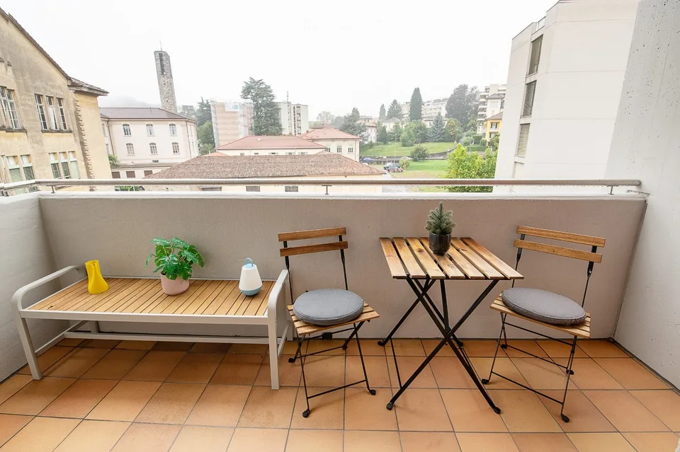 Apartment with balcony next to Lugano Station