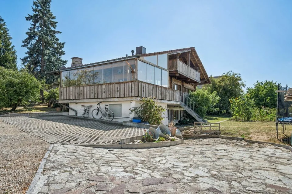 Attraktives 5,5-Zimmer Chalet in Mörigen BE mit Sicht auf den Bielersee