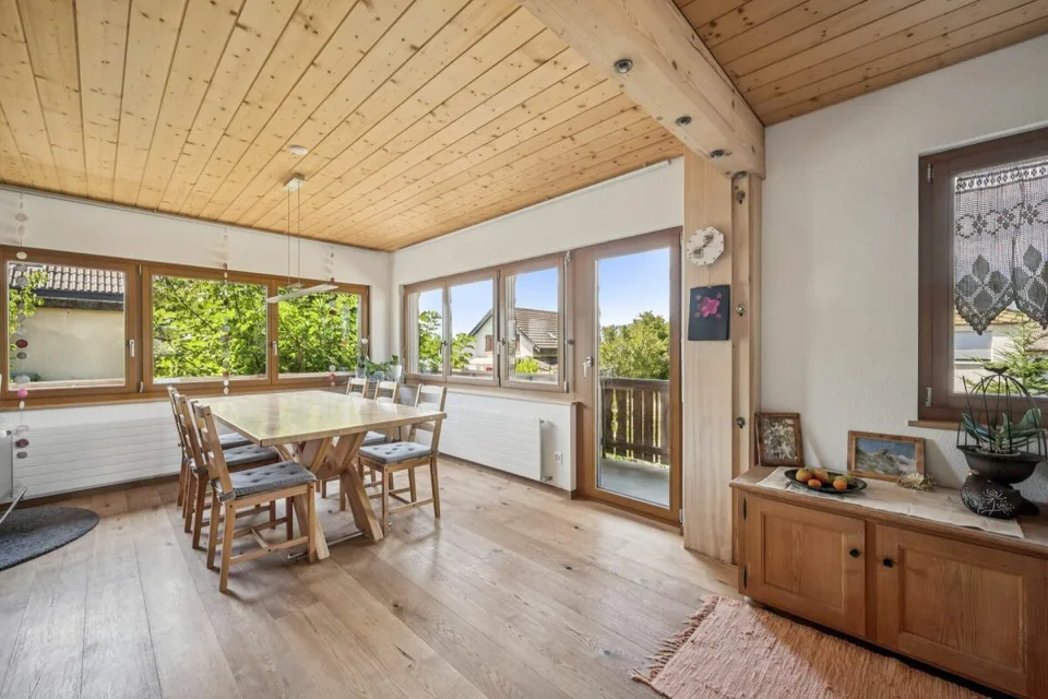 Attraktives 5,5-Zimmer Chalet in Mörigen BE mit Sicht auf den Bielersee