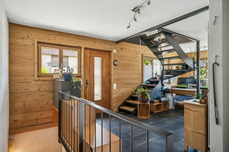 Attraktives 5,5-Zimmer Chalet in Mörigen BE mit Sicht auf den Bielersee