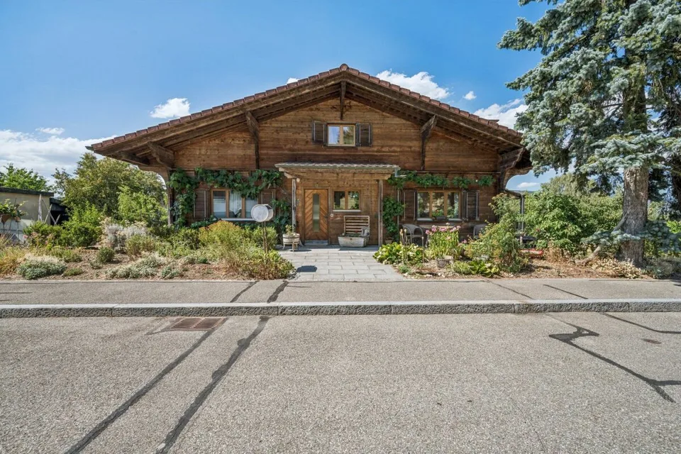 Attraktives 5,5-Zimmer Chalet in Mörigen BE mit Sicht auf den Bielersee