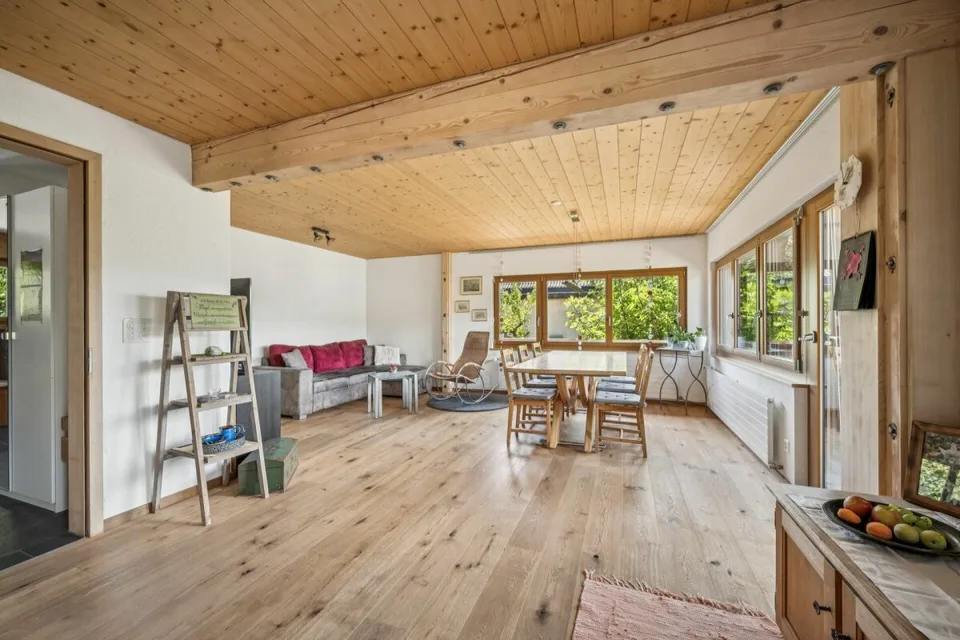 Attraktives 5,5-Zimmer Chalet in Mörigen BE mit Sicht auf den Bielersee
