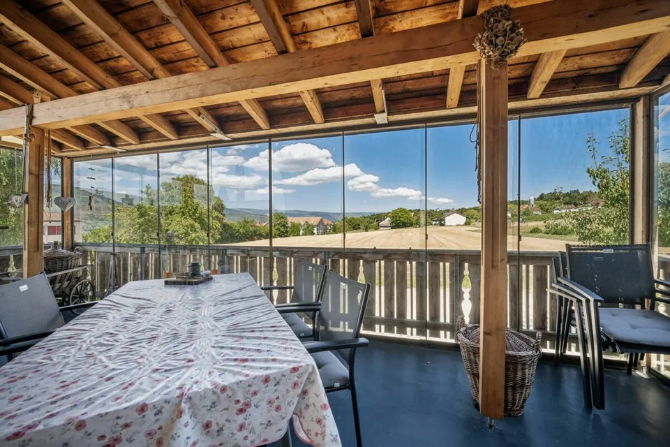 Attraktives 5,5-Zimmer Chalet in Mörigen BE mit Sicht auf den Bielersee