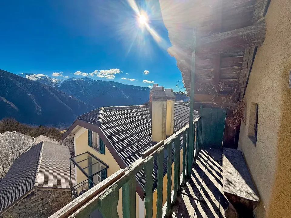 Charmante maison mitoyenne à Santa Maria Calanca avec vue panoramique