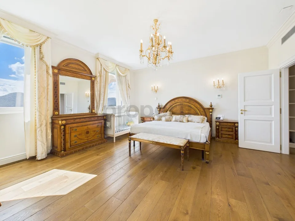 Propriété de luxe avec vue sur le lac et services exclusifs dans un resort 5 étoiles
