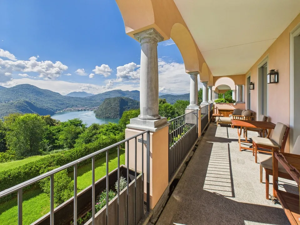 Propriété de luxe avec vue sur le lac et services exclusifs dans un resort 5 étoiles