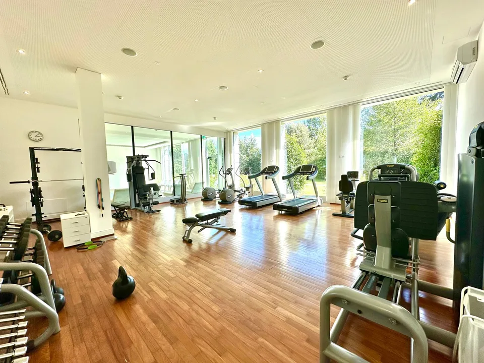 Propriété de luxe avec vue sur le lac et services exclusifs dans un resort 5 étoiles