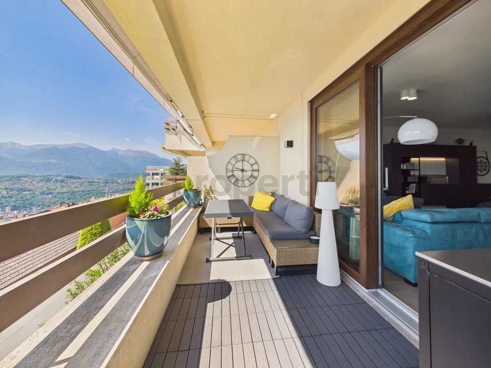 Elegante 3.5 locali con vista lago e posto auto interno, Aldesago