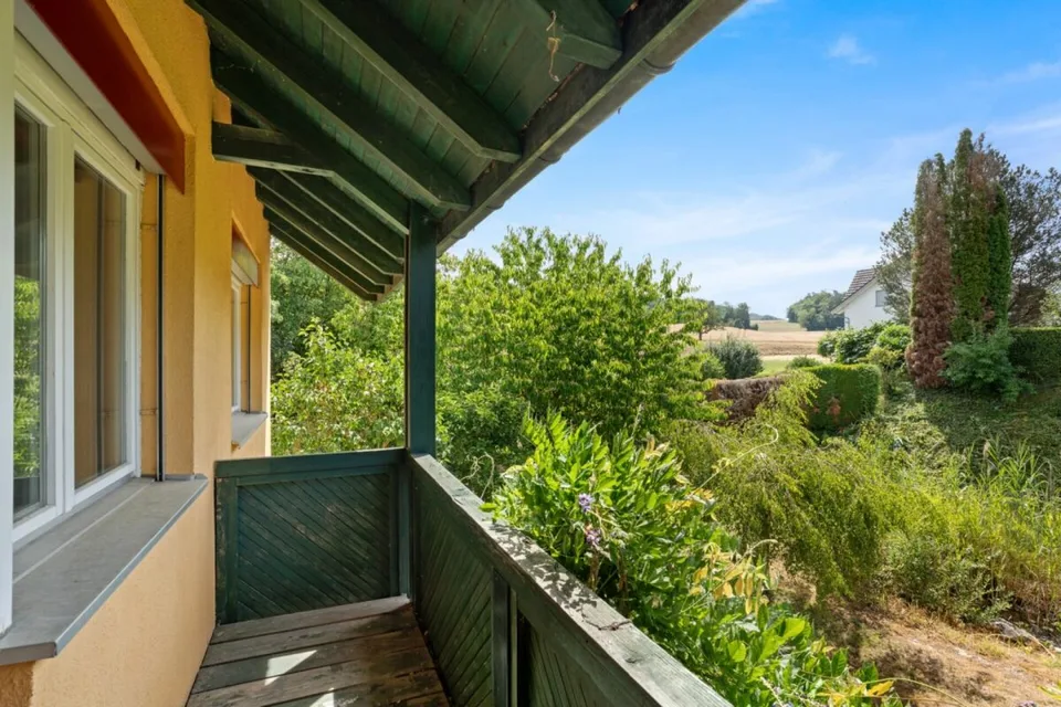 Maison d'angle de 5,5 pièces avec grand jardin et potentiel
