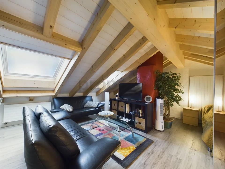 Einzigartiges 5.5-Zimmer-Einfamilienhaus mit separater Dachwohnung in IntragnaUnica casa indipendente di 5,5 locali con attico separato a Intragna